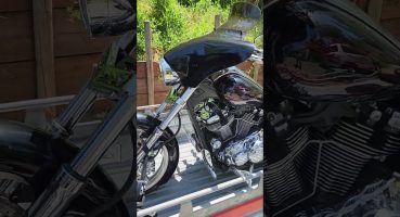 How to tie down a motorcycle on a motorcycle trailer. Yamaha Raider properly tied down onto trailer Fragman izle