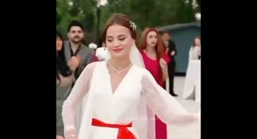 Turkish Wedding Dance🇹🇷 #trendingshorts #kançiçekleri #dilanbaran #turkishdance #turkishseries Fragman İzle