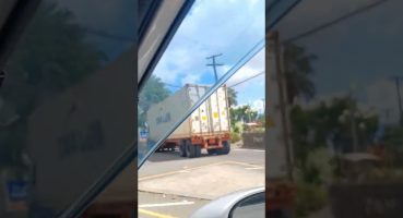how a trailer truck pass the roundabout in (St. Vincent) #trailertruck #784vhtv #stvincent Fragman izle