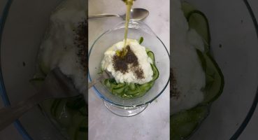 Yoğurtlu salatalık mezesi nasıl yapılır? 2 dakikada meze tarifi #asmr #food #tarif #meze #recipe