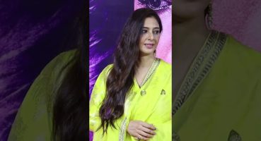 #Tabu request Paps for getting Make-up Fixed at #AuronMeinKahanDumTha trailer launch Fragman izle