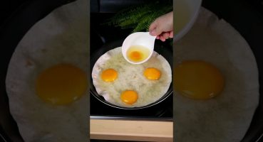 Yumurtayı hiç böyle pişirdinizmi! Kahvaltıya Kaşarlı Domatesli yumurta nasıl yapılır