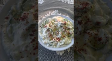 En kolay yoğurtlu baharatlı salatalık salatası nasıl yapılır? #kampateşi #kampyemekleri #çadırkamp