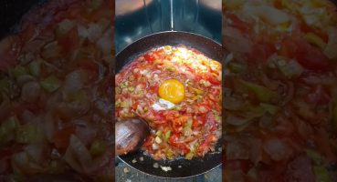 en kolay menemen nasıl yapılır? #kampateşi #çadırkamp #camping #kampyemekleri #shorts #menemen #kamp